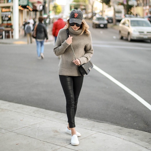 SOLD OUT Aritzia Babaton Mika Sweater - Picture 6 of 10